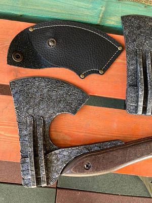 Топор  ХАЙ ТЕК с чехлом