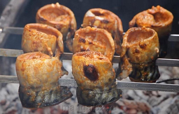 Рулеты из скумбрии на мангале