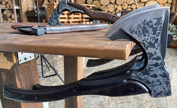 Топор  Варяг с чехлом