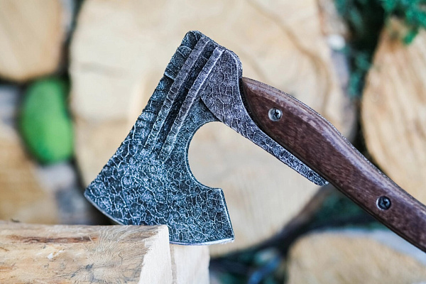 Топор  ХАЙ ТЕК с чехлом