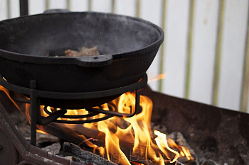 Как подготовить чугунный казан перед первым использованием